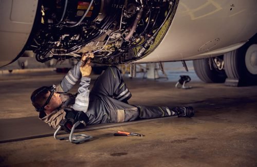 Repair and maintenance of aircraft engine on the wing of the aircraft